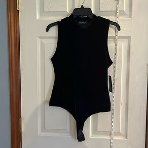 NWT-Liz &Sara-M-black-soft velour velvet Sleeveless,crewneck, bodysuit/tank top.